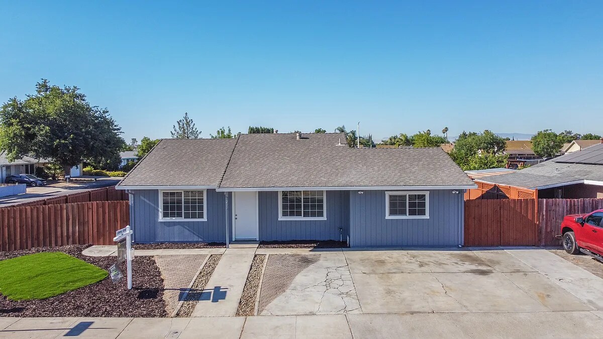 299 Tangelo St in Los Banos, CA - Building Photo