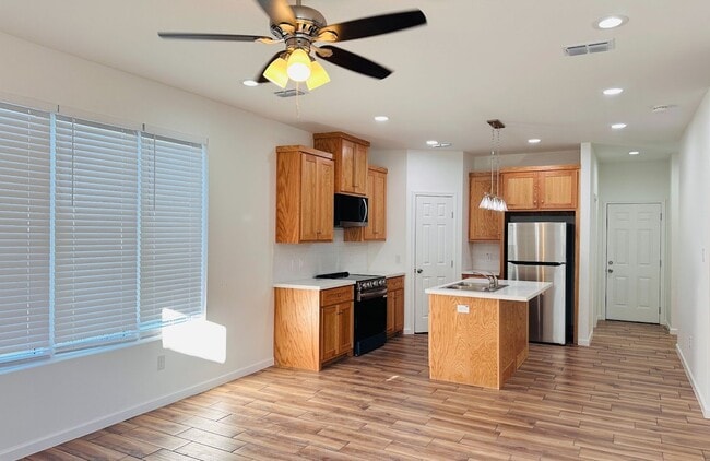 2104 E San Andrea St, Unit 1