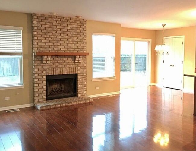 2003 Sudbury St in Naperville, IL - Building Photo - Building Photo