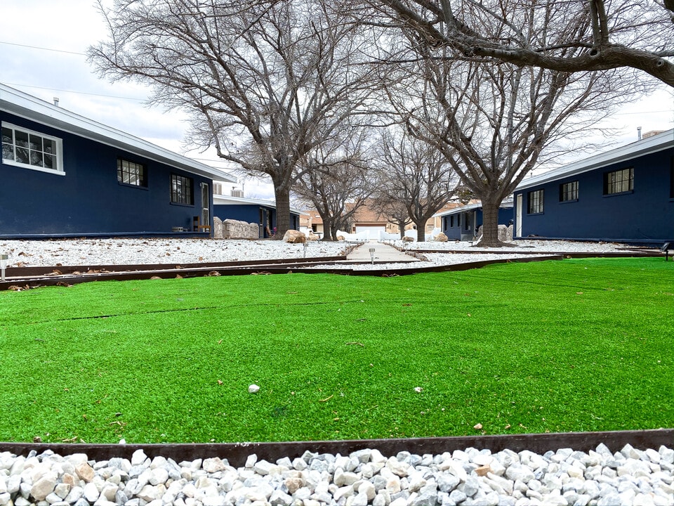 Treehouse Terrace Apartments in Las Cruces, NM - Building Photo