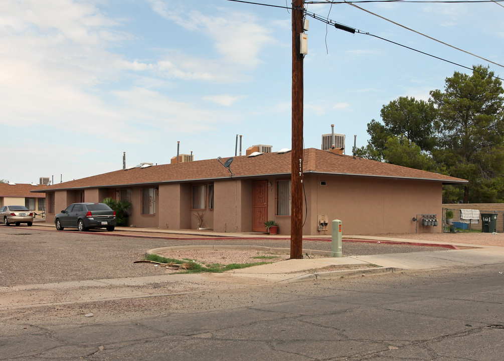 7122 S Missiondale Rd in Tucson, AZ - Building Photo