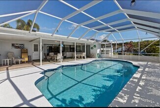 980 SE Breakwater Ave in Port St. Lucie, FL - Building Photo - Building Photo