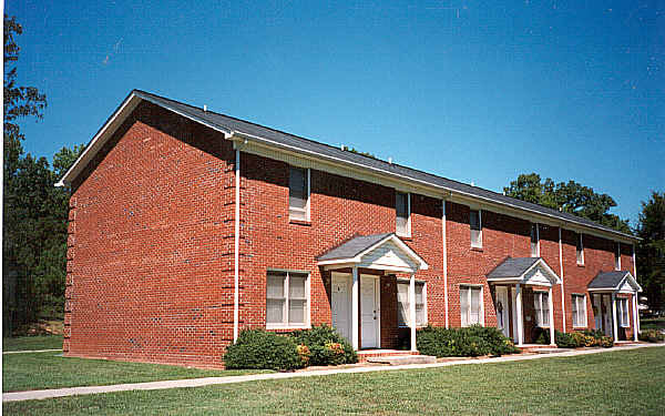 The Elms in Dallas, NC - Building Photo