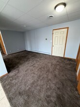 205 Plum St, Unit 2 in Red Wing, MN - Foto de edificio - Building Photo