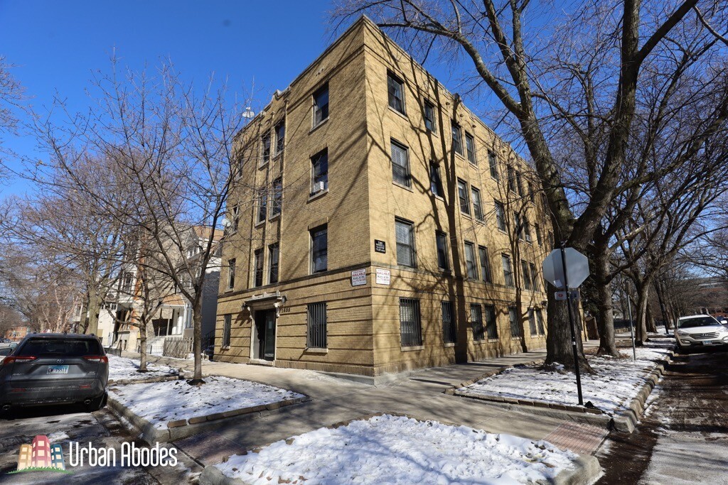 2539 N Seminary Ave, Unit M02B in Chicago, IL - Building Photo