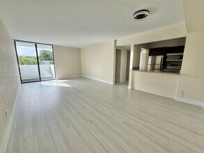 2715 Tigertail Ave in Miami, FL - Building Photo - Building Photo