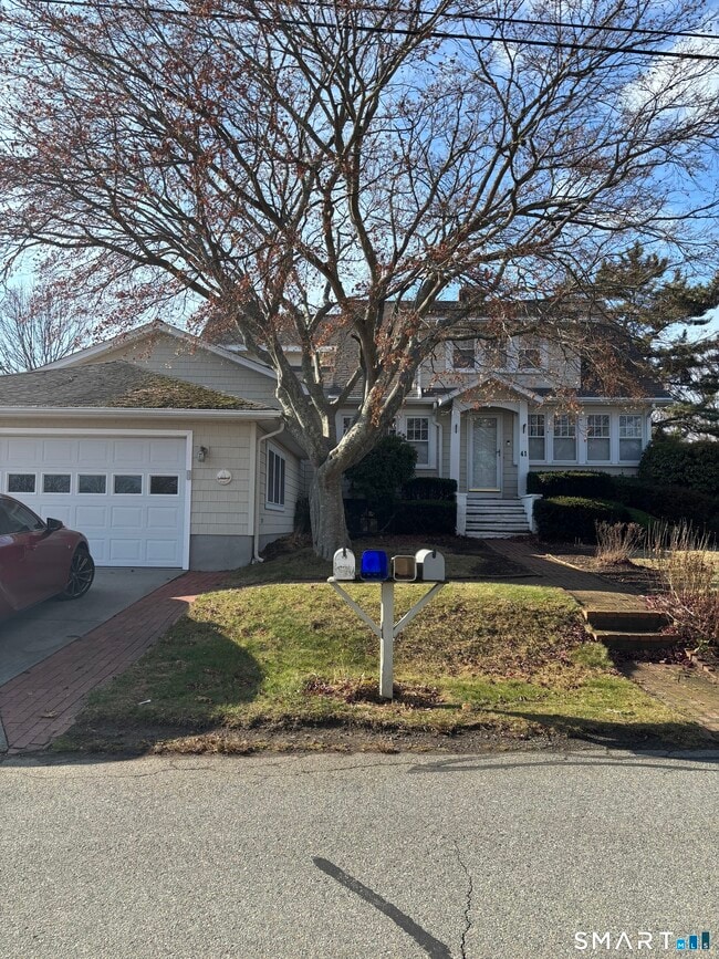 41 Sunrise Ave in East Lyme, CT - Building Photo - Building Photo