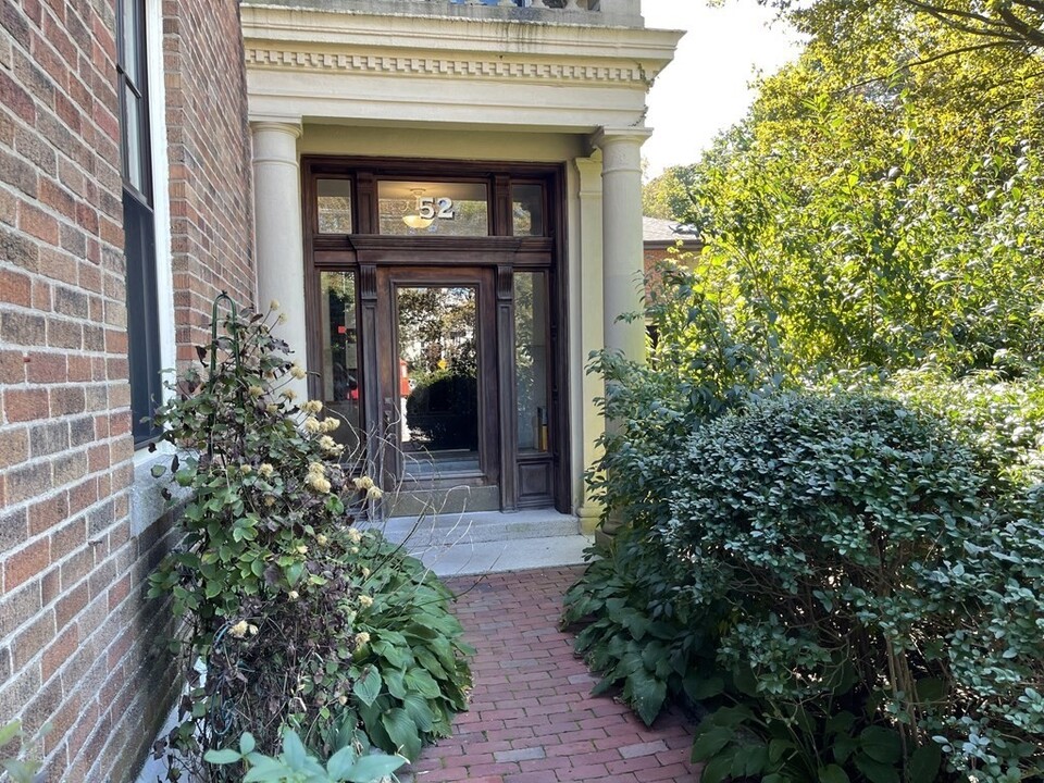 52 Summit Ave in Brookline, MA - Building Photo