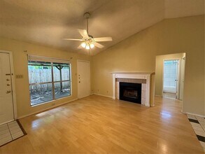 10005 Parliament House Rd in Austin, TX - Building Photo - Building Photo