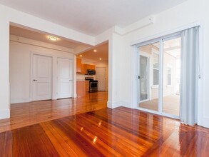 20 Moraine St, Unit 2 in Belmont, MA - Building Photo - Building Photo