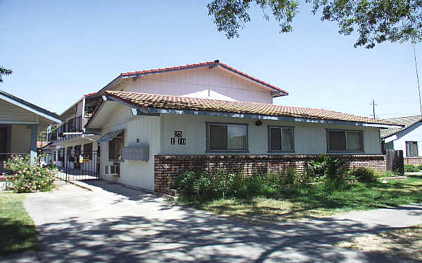 25 W 18th St in Merced, CA - Building Photo - Building Photo