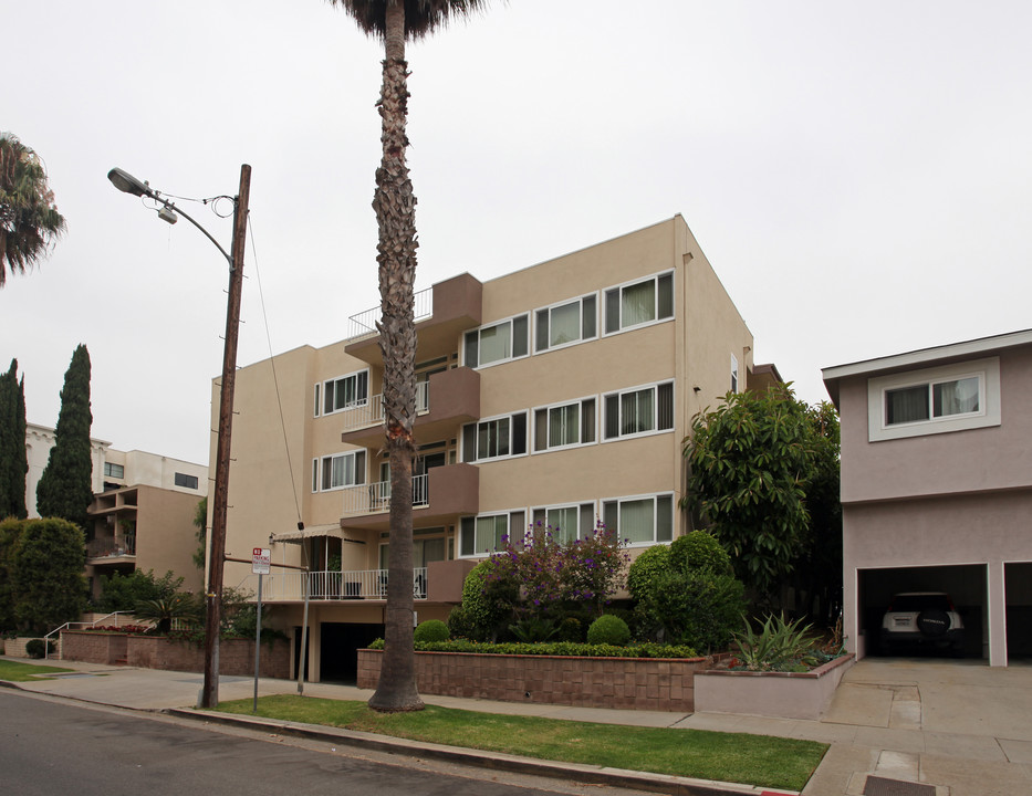 11635 Mayfield Ave in Los Angeles, CA - Building Photo