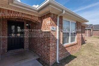 741 Harvest St in Centerton, AR - Building Photo - Building Photo