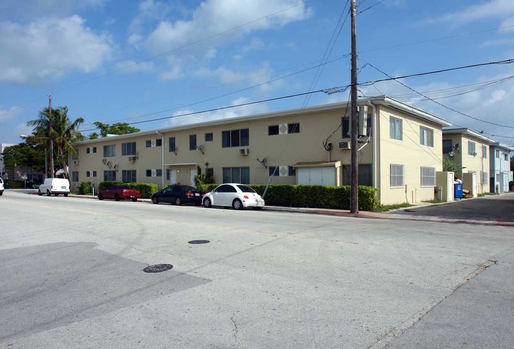 7301-7305 Harding Ave in Miami Beach, FL - Building Photo