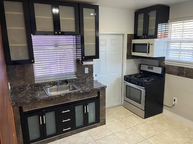 3191-319145 NW 45th St in Miami, FL - Building Photo - Building Photo