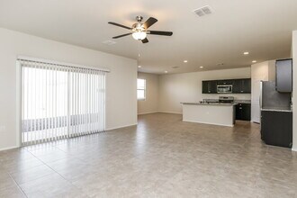 5182 E Sharbel Rd in San Tan Valley, AZ - Foto de edificio - Building Photo