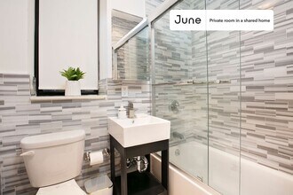 Room in Shared 3 bed/2 bath home in New York, NY - Building Photo - Building Photo
