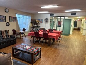 Reflections at Brittania in Los Angeles, CA - Foto de edificio - Building Photo