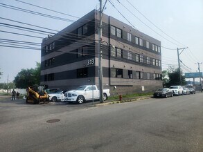 333 Lee Burbank Hwy-Unit -1-4 in Revere, MA - Building Photo - Building Photo