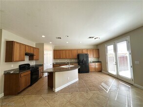 10375 Mystic Pine Rd in Las Vegas, NV - Building Photo - Building Photo