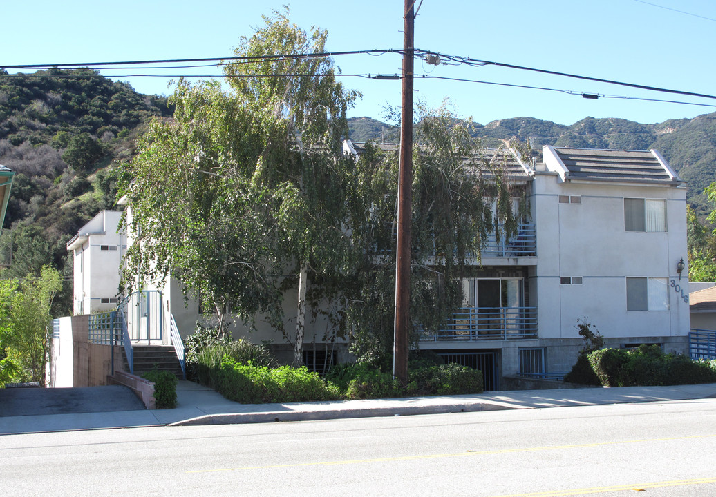 3016 Honolulu Ave in La Crescenta, CA - Building Photo