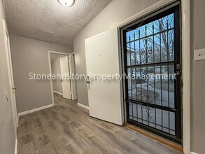 2913 SW Twilight Dr in Topeka, KS - Foto de edificio - Building Photo