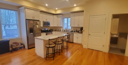 7 Sparhawk St, Unit B in Boston, MA - Foto de edificio - Building Photo