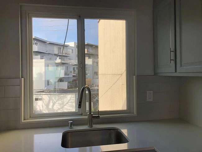 807 Burnett Ave in San Francisco, CA - Building Photo - Building Photo