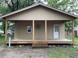 709 Cherokee Ave in Hiawatha, KS - Building Photo