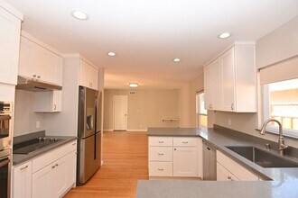 850 Hollenbeck Ave in Sunnyvale, CA - Building Photo - Building Photo