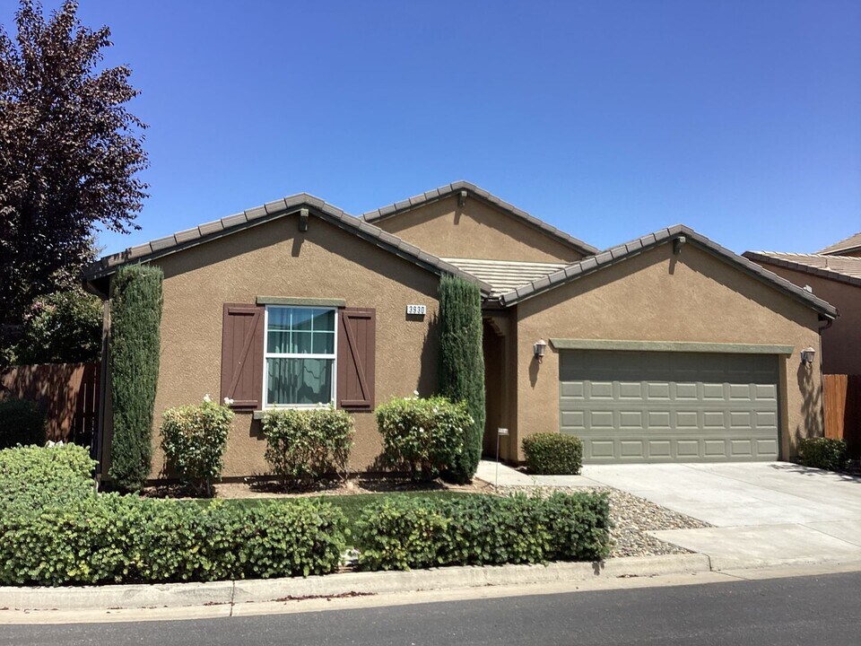 3930 W Prescott Ave in Visalia, CA - Foto de edificio