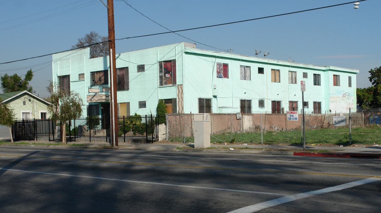 6020 Hooper Ave in Los Angeles, CA - Building Photo