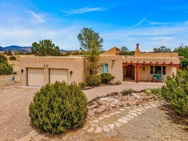 15 Dulce Rd in Santa Fe, NM - Building Photo