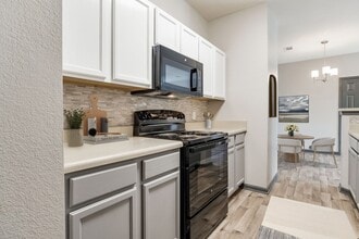 Majestic Oaks in Pensacola, FL - Foto de edificio - Building Photo