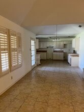 1218 Saint John Loop in Laredo, TX - Foto de edificio - Building Photo