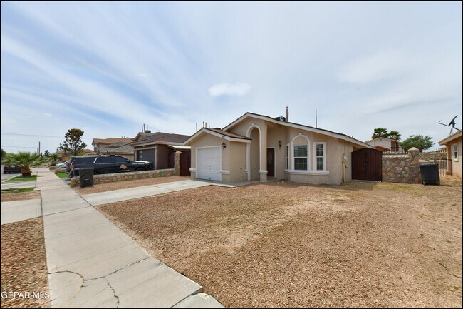 683 Teichelkamp Dr in Horizon City, TX - Building Photo - Building Photo