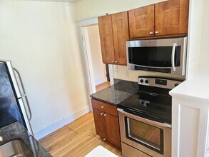 100 Madison Ave, Unit 2 in Newton, MA - Building Photo - Building Photo