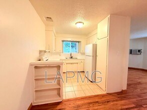 12325 Riverside Dr in Los Angeles, CA - Building Photo - Building Photo