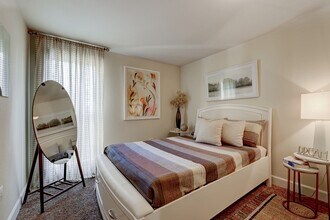 ReNew Kennedy Park in Denver, CO - Foto de edificio - Building Photo