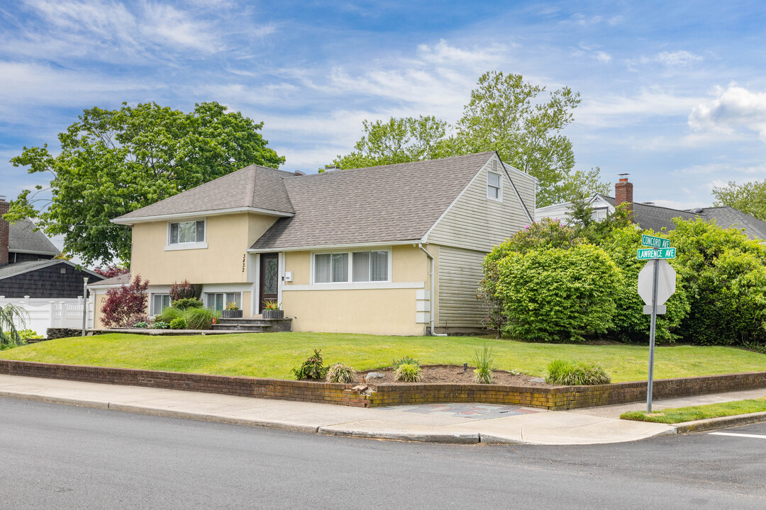 3432 Lawrence Ave in Oceanside, NY - Building Photo