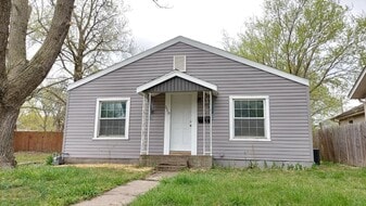 510 E Washington St in Pittsburg, KS - Building Photo