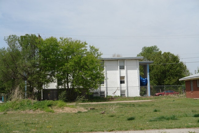 1120 N Hydraulic in Wichita, KS - Building Photo - Building Photo