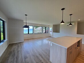 10593 Halloran Rd in Bow, WA - Building Photo - Building Photo
