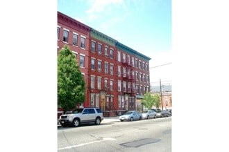 2817 Palisade Ave in Union City, NJ - Foto de edificio - Building Photo