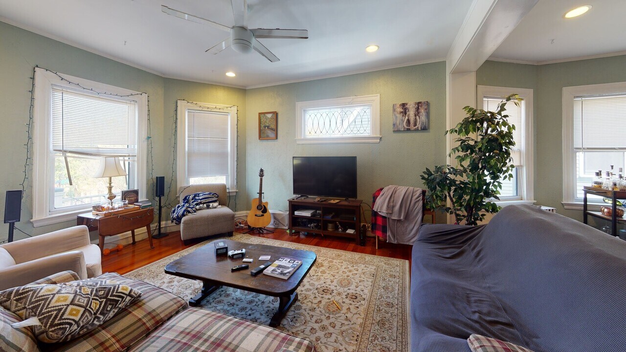 96 Columbia St, Unit 2 in Brookline, MA - Building Photo