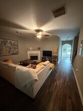 6190 Elmshorn Way in Alpharetta, GA - Foto de edificio - Building Photo