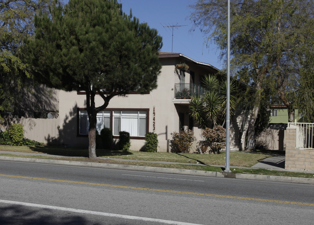 19423 Victory Blvd in Reseda, CA - Building Photo