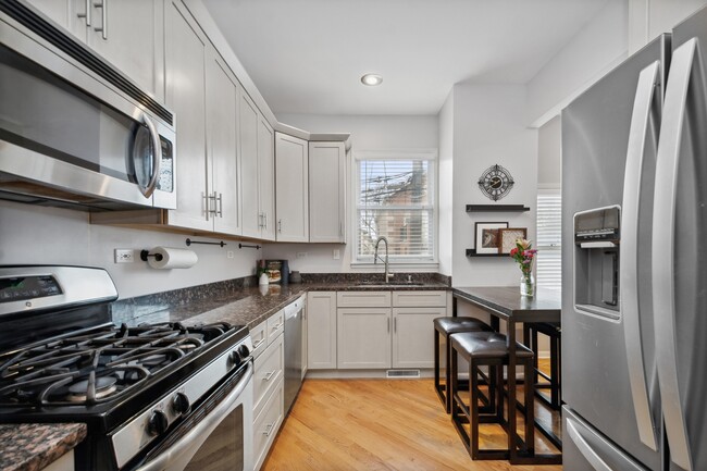 property at 3250 N Lakewood Ave