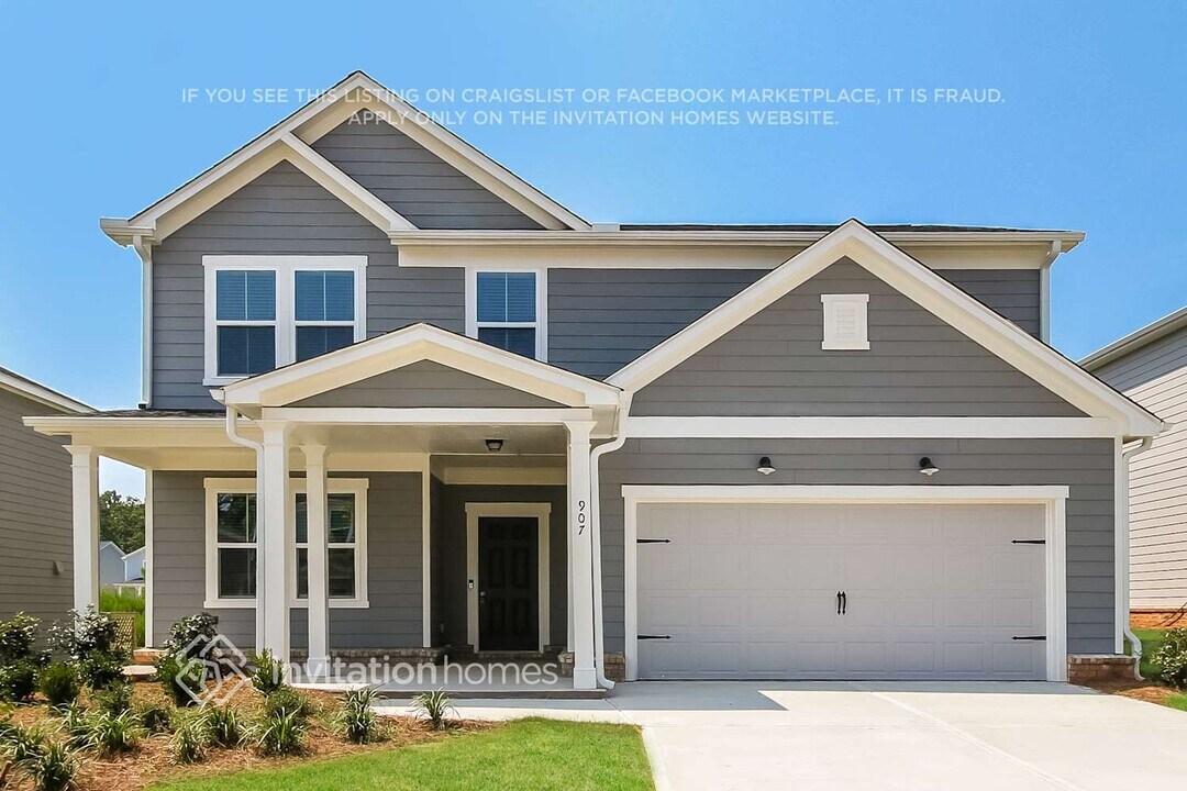 907 Pebble Blvd in Covington, GA - Foto de edificio
