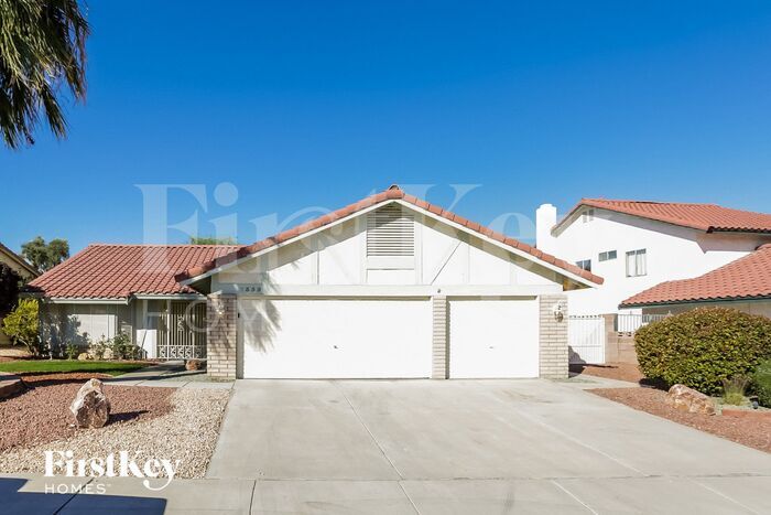 7355 Edgewater Ln in Las Vegas, NV - Building Photo